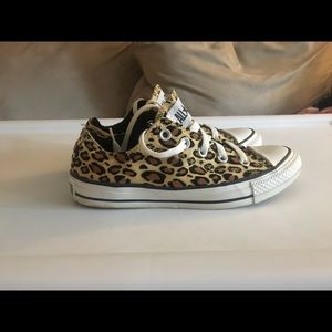Leopard print converse